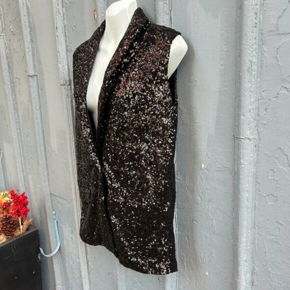 Halston Heritage Seqinned vest, size 6 - Picture 3 of 8